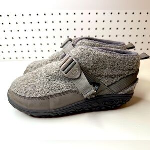 Chaco Kids Ramble Fluff Slippers Gray Size 5.5 Casual Loungewear Cozy Cabincore